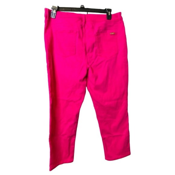 Chicos Hot Pink Women’s So Slimming Girlfriend Crop Pants size 3 (size 16) - Picture 3 of 7